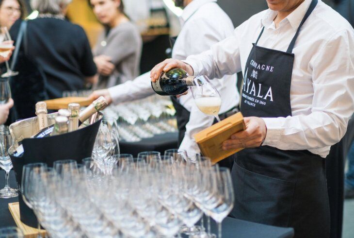 Garçom para eventos - análise de ROI e valor estratégico