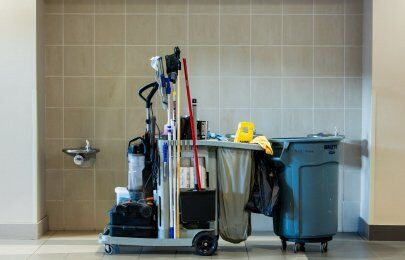Pare de contratar amadores: passo a passo para garantir limpeza impecável em eventos